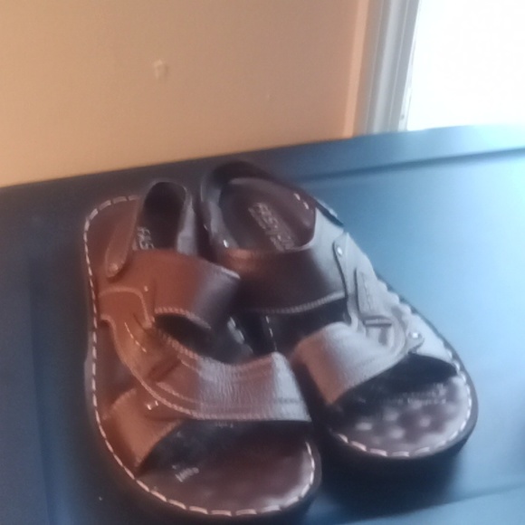 Shoes - Picture 1 of 4